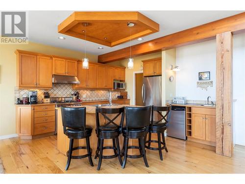 755 South Crest Drive, Kelowna, BC - Indoor Photo Showing Kitchen