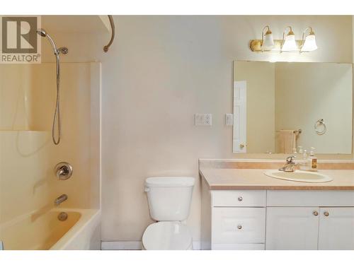 338 Clifton Road, Kelowna, BC - Indoor Photo Showing Bathroom