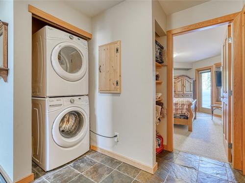 3-360 Strayhorse Road, Apex Mountain, BC - Indoor Photo Showing Laundry Room