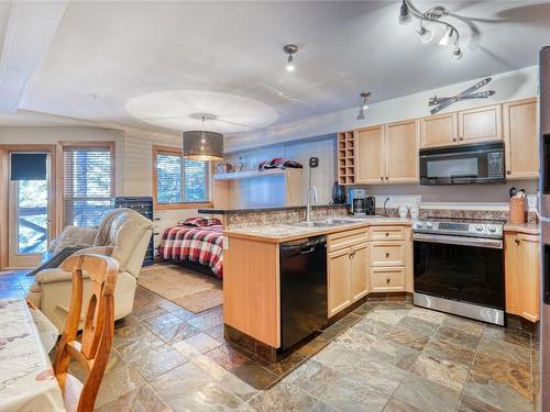 3-360 Strayhorse Road, Apex Mountain, BC - Indoor Photo Showing Kitchen With Double Sink