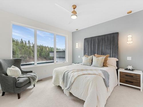 3462 Hilltown, Kelowna, BC - Indoor Photo Showing Bedroom