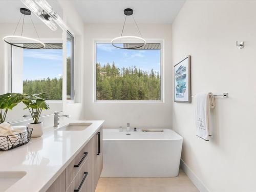 3462 Hilltown, Kelowna, BC - Indoor Photo Showing Bathroom