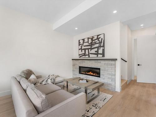 3462 Hilltown, Kelowna, BC - Indoor With Fireplace