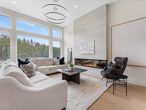 3462 Hilltown, Kelowna, BC - Indoor Photo Showing Living Room With Fireplace