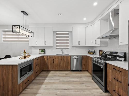 3-824 Glenwood Avenue, Kelowna, BC - Indoor Photo Showing Kitchen With Upgraded Kitchen