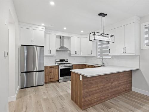 2-824 Glenwood Avenue, Kelowna, BC - Indoor Photo Showing Kitchen With Upgraded Kitchen