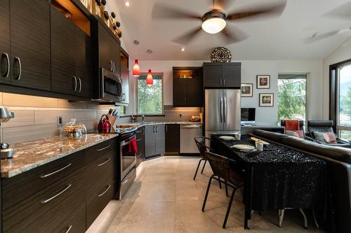 179 Kootenay Lake Road, Procter, BC - Indoor Photo Showing Kitchen With Upgraded Kitchen