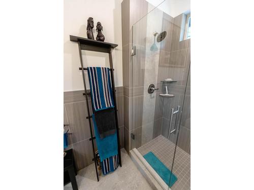 179 Kootenay Lake Road, Procter, BC - Indoor Photo Showing Bathroom