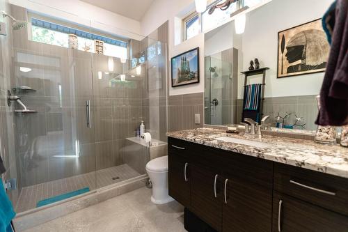 179 Kootenay Lake Road, Procter, BC - Indoor Photo Showing Bathroom