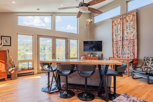 179 Kootenay Lake Road, Procter, BC - Indoor Photo Showing Dining Room