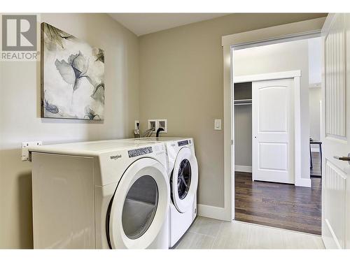 1165 Sutherland Avenue Unit# 401, Kelowna, BC - Indoor Photo Showing Laundry Room