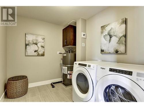 1165 Sutherland Avenue Unit# 401, Kelowna, BC - Indoor Photo Showing Laundry Room