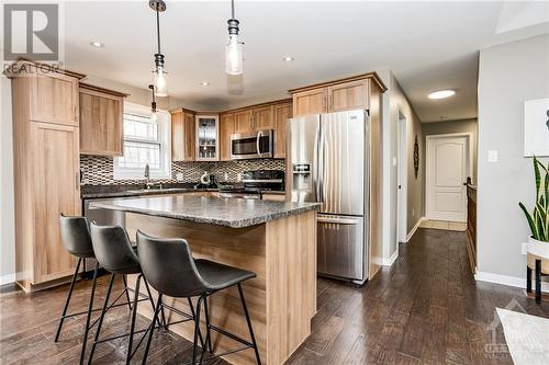 235 Oriole Crescent, Petawawa, ON - Indoor Photo Showing Kitchen