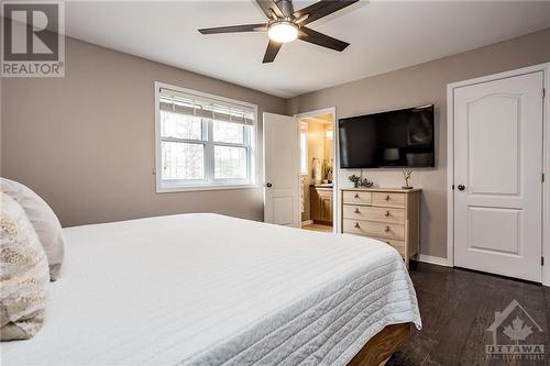 235 Oriole Crescent, Petawawa, ON - Indoor Photo Showing Bedroom