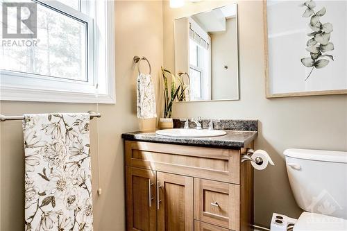 235 Oriole Crescent, Petawawa, ON - Indoor Photo Showing Bathroom
