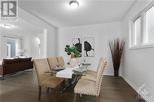 184 Cranesbill Road, Ottawa, ON - Indoor Photo Showing Living Room
