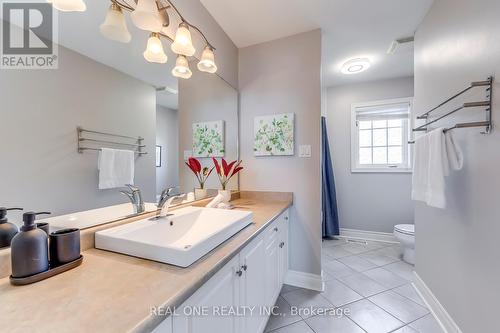 2711 North Ridge Tr, Oakville, ON - Indoor Photo Showing Bathroom