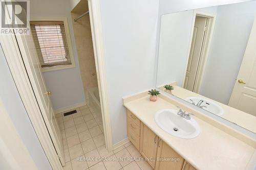 3206 Robert Brown Blvd, Oakville, ON - Indoor Photo Showing Bathroom