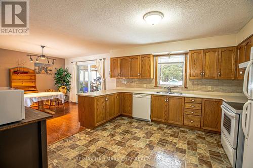 65 Meadow Heights Drive, Bracebridge, ON - Indoor Photo Showing Kitchen With Double Sink