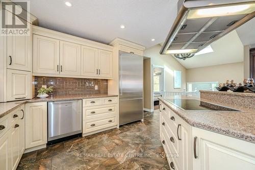 6954 Fife Road, Guelph/Eramosa, ON - Indoor Photo Showing Kitchen With Upgraded Kitchen