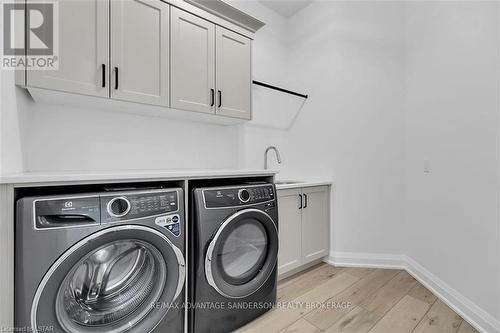 13277 Ten Mile Rd, Middlesex Centre, ON - Indoor Photo Showing Laundry Room