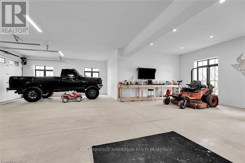 13277 Ten Mile Rd, Middlesex Centre, ON - Indoor Photo Showing Garage