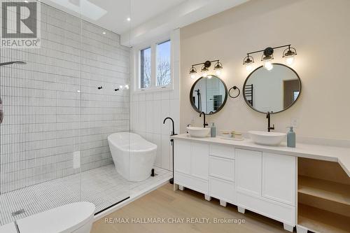 5 Jack Street, Wasaga Beach, ON - Indoor Photo Showing Bathroom