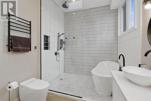 5 Jack Street, Wasaga Beach, ON - Indoor Photo Showing Bathroom