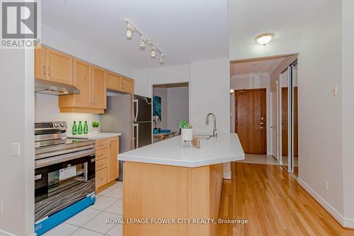 #709 -50 Old Mill Rd N, Oakville, ON - Indoor Photo Showing Kitchen