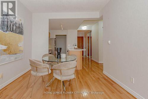 #709 -50 Old Mill Rd N, Oakville, ON - Indoor Photo Showing Dining Room