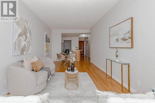 #709 -50 Old Mill Rd N, Oakville, ON - Indoor Photo Showing Living Room