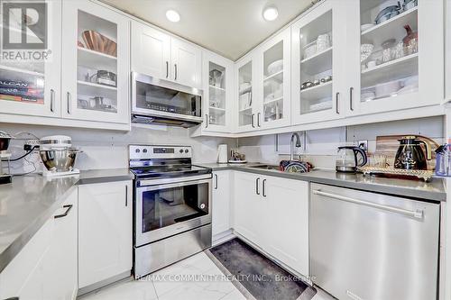 3145 Cantelon Crescent, Mississauga, ON - Indoor Photo Showing Kitchen