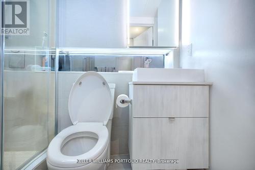 #2307 -215 Queen St W, Toronto, ON - Indoor Photo Showing Bathroom