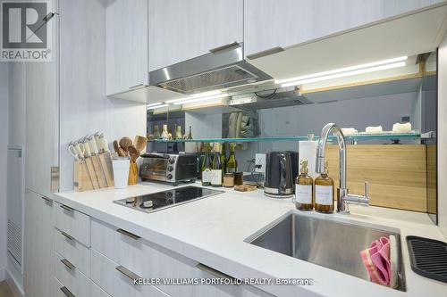 #2307 -215 Queen St W, Toronto, ON - Indoor Photo Showing Kitchen