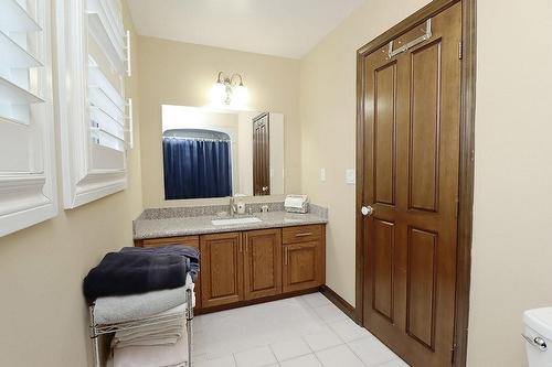 51 Ellen Avenue, Hamilton, ON - Indoor Photo Showing Bathroom