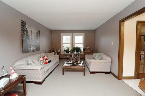 51 Ellen Avenue, Hamilton, ON - Indoor Photo Showing Living Room