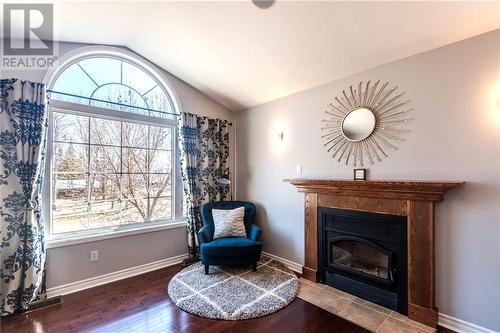 11 Behnke Crescent, Petawawa, ON - Indoor Photo Showing Living Room With Fireplace