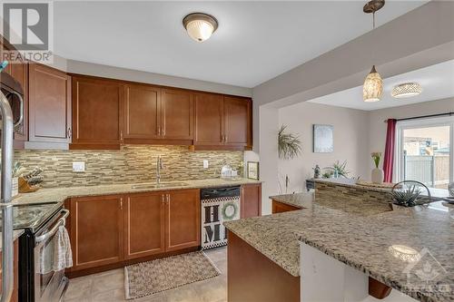 708 Mayfly Crescent, Ottawa, ON - Indoor Photo Showing Kitchen With Upgraded Kitchen