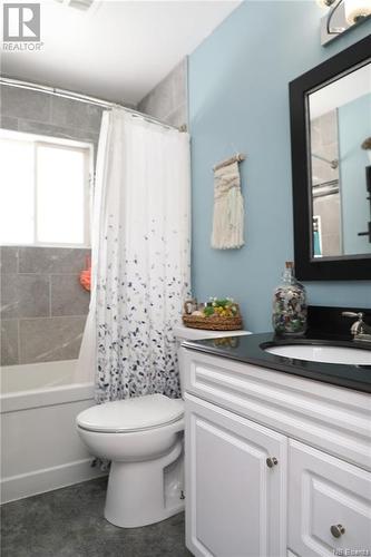 130 Charing Crescent, Fredericton, NB - Indoor Photo Showing Bathroom