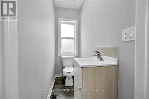 210 Queen St, Norfolk, ON - Indoor Photo Showing Bathroom