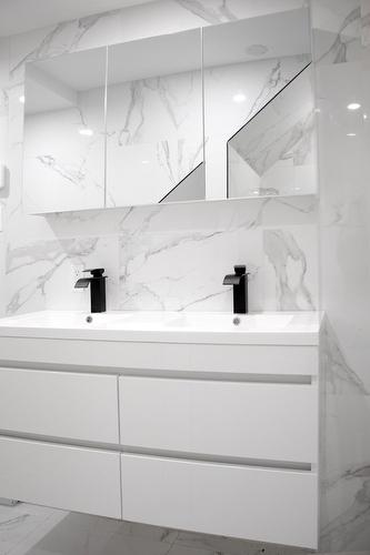 Bathroom - 105-5695 Rue St-Jacques, Montréal (Côte-Des-Neiges/Notre-Dame-De-Grâce), QC - Indoor Photo Showing Bathroom