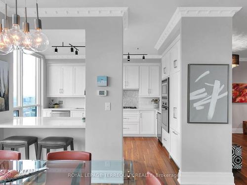 4702-16 Harbour St, Toronto, ON - Indoor Photo Showing Kitchen With Upgraded Kitchen