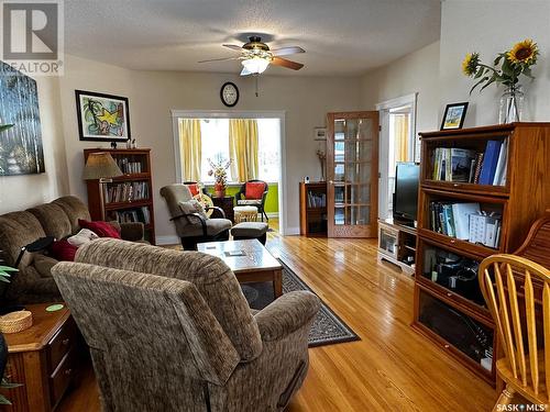1252 97Th Street, North Battleford, SK - Indoor Photo Showing Living Room