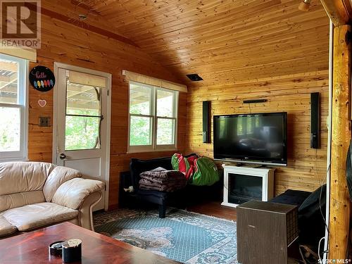 463 A Fairchild Avenue, Regina Beach, SK - Indoor Photo Showing Living Room