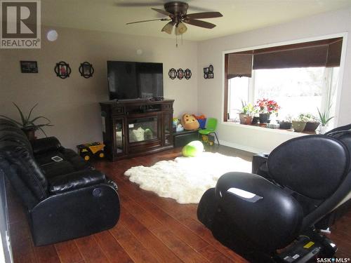 224 Crawford Avenue, Coronach, SK - Indoor Photo Showing Living Room