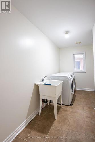 4848 Columbus Dr, Burlington, ON - Indoor Photo Showing Laundry Room