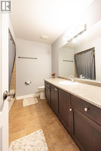4848 Columbus Dr, Burlington, ON - Indoor Photo Showing Bathroom