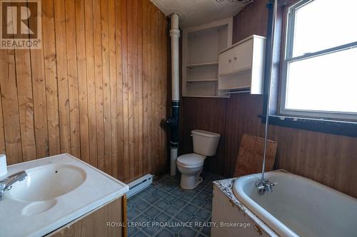 44-48 King St, Quinte West, ON - Indoor Photo Showing Bathroom