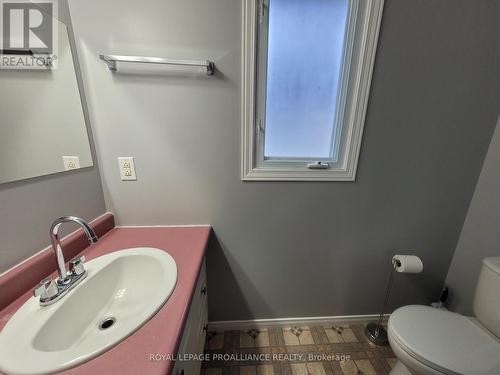 #A -27 Metcalfe St, Quinte West, ON - Indoor Photo Showing Bathroom