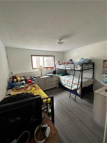 2 1237 Assiniboine Avenue, Brandon, MB - Indoor Photo Showing Bedroom